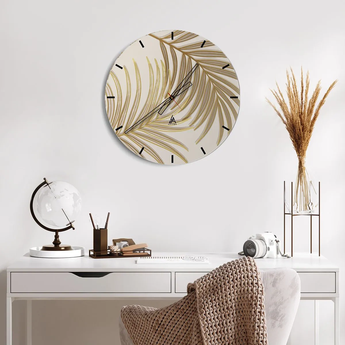 Wall clock - Clock on glass - Golden palm leaves on a beige background in an elegant arrangement - 30x30cm - Golden Palm! - Modern wall decoration for the living room, kitchen, and bedroom ARTTOR