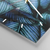 Clock face with lines