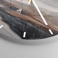 Clock face with lines