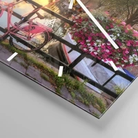 Clock face with lines