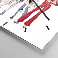 Clock face with lines