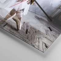 Clock face with lines