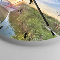 Clock face with lines