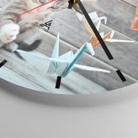 Clock face with lines