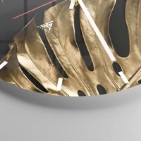 Clock face with lines