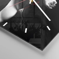 Clock face with lines