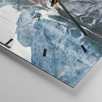 Clock face with lines