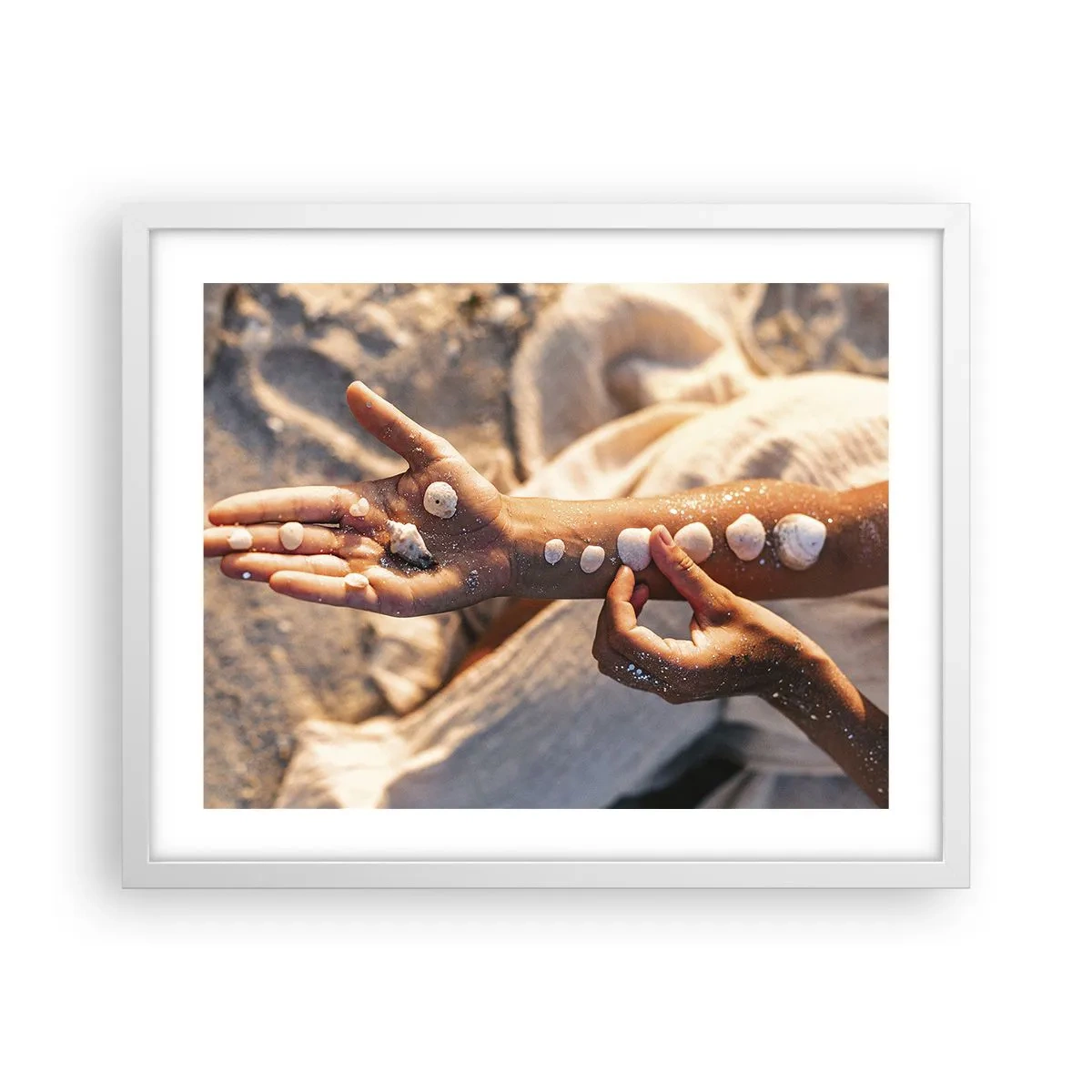 Poster in white frmae - Beauty at Hand - 50x40 cm