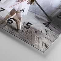 Clock face with numbers