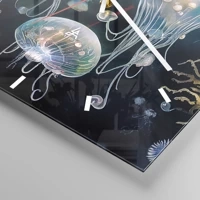 Clock face with lines