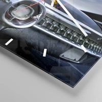 Clock face with lines