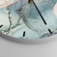 Clock face with lines
