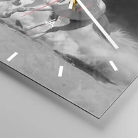 Clock face with lines