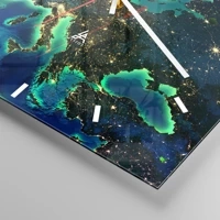 Clock face with lines