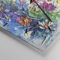 Clock face with lines