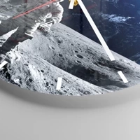 Clock face with lines