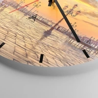 Clock face with lines