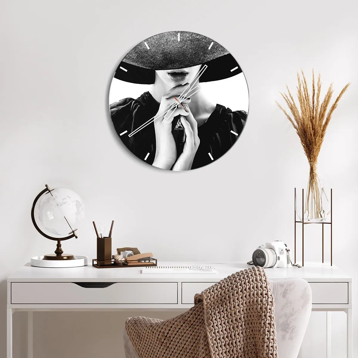 Wall clock - Clock on glass - Hidden Beauty - 40x40 cm